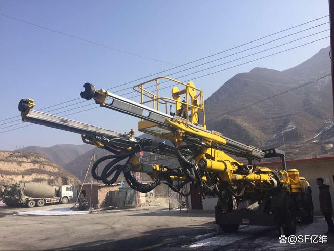 710寸AI电子后视镜在凿岩台车、钻机、掘进机、矿车中的应用
