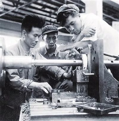 改革开放40年百年老厂迎新生
