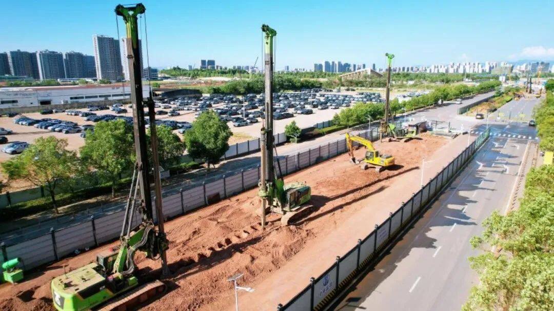 泰恒基础多台卡特彼勒底盘旋挖钻机助力浙江某市综合管廊工程建设