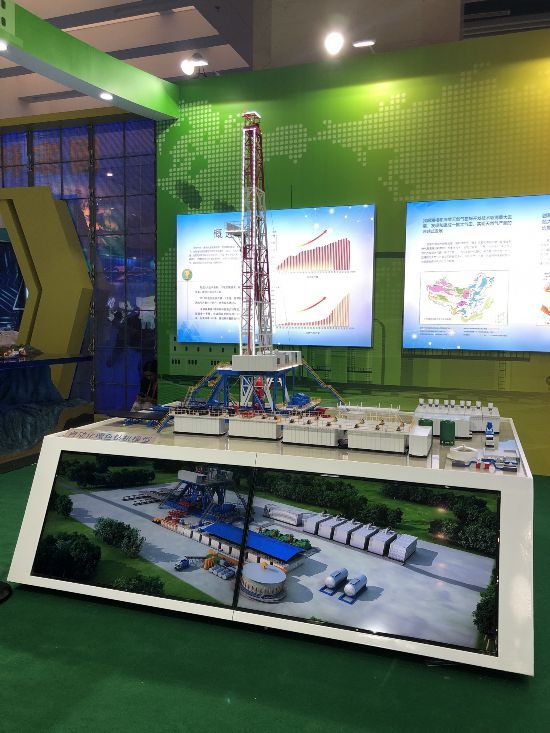 科技周展示勘探利器——中国石油万米自动化钻机