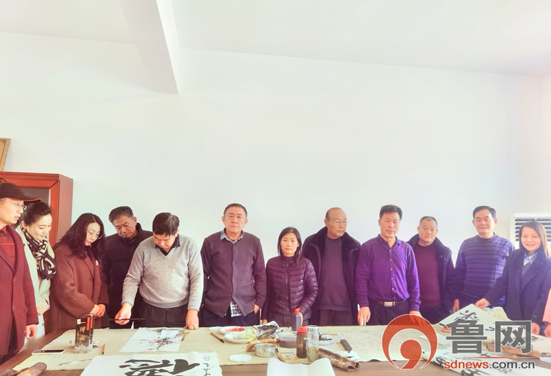 枣庄书画院联合书画家走进枣庄晶鑫煤矿机械制造开展迎春送福活动(图2)