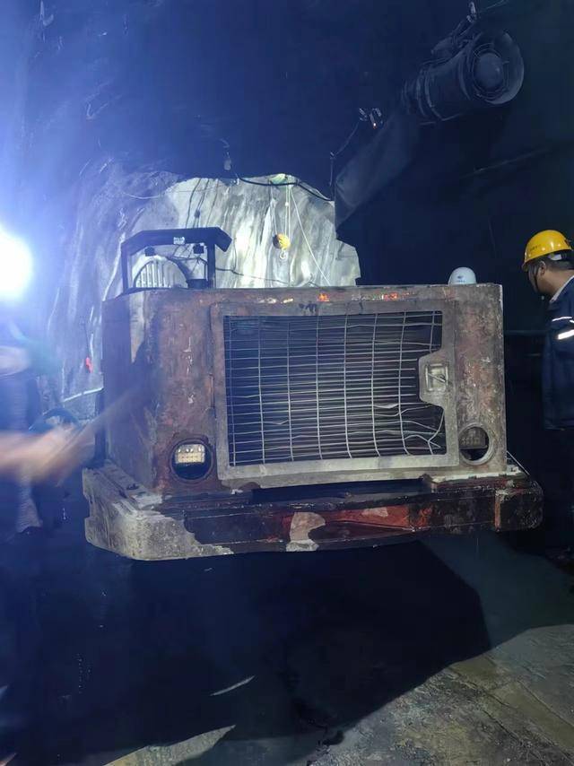 矿用挖机、装载机安装360全景监测预警系统提升矿山安全生产水平