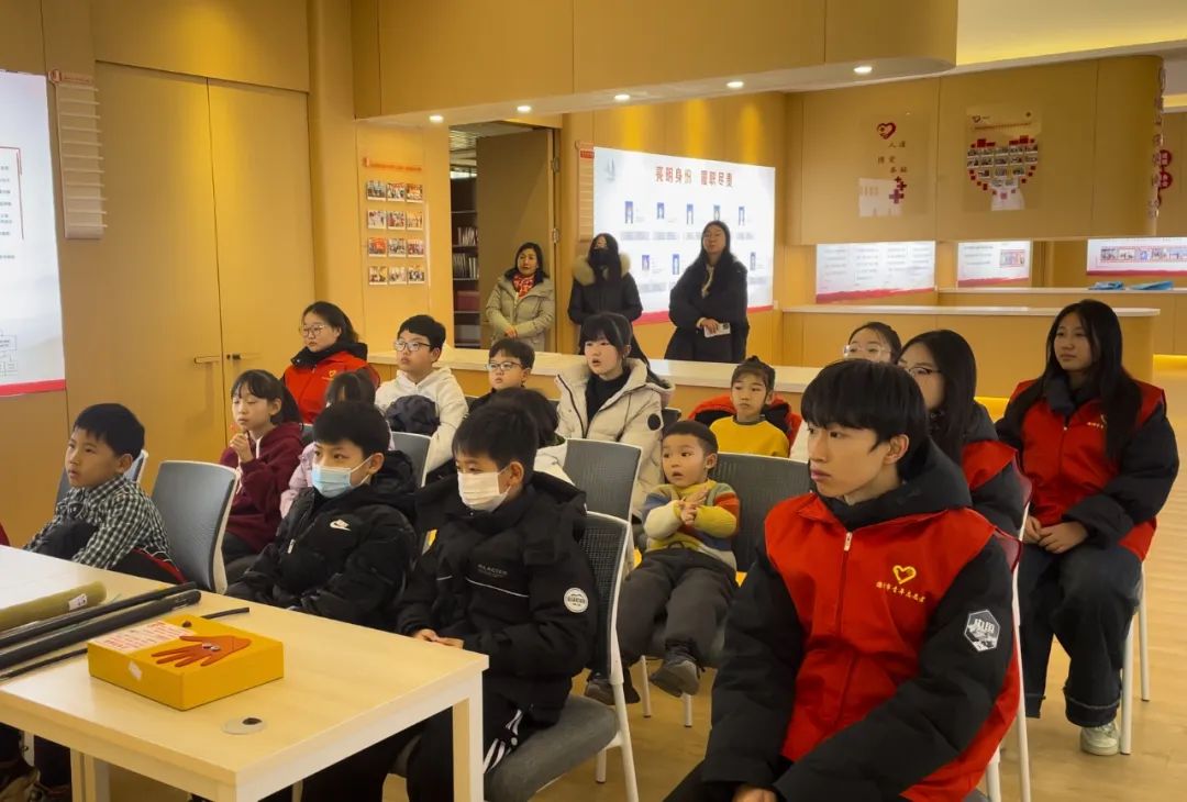 团滦州市委举办关爱快递员、网约配送员、网约车司机等“两企三新”从业青年子女寒假托管小课堂(图4)