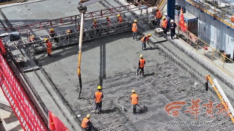 全国高铁总施工长度最长I级高风险隧道——西十高铁西岭隧道顺利贯通(图3)