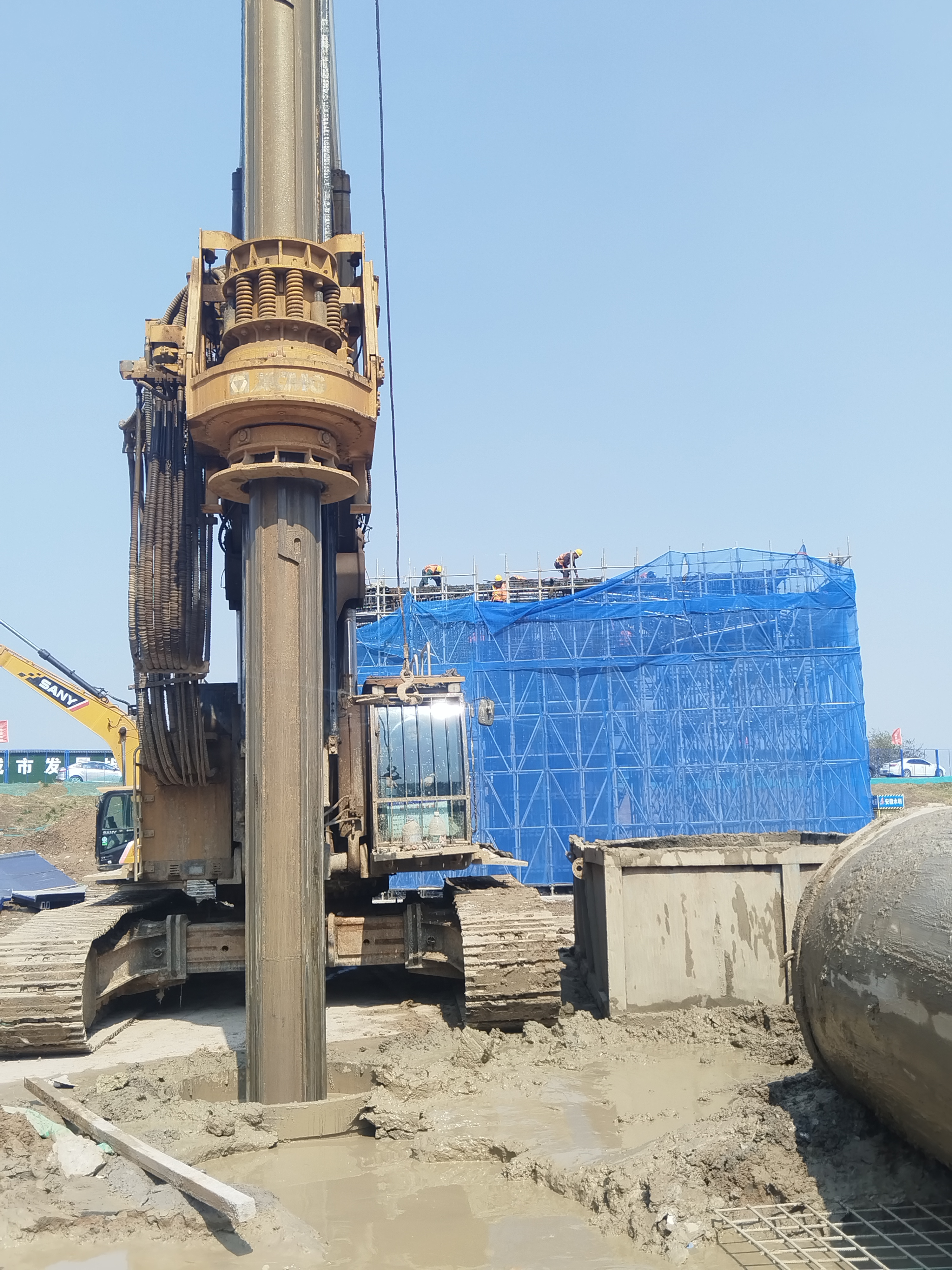 蚌埠延安路大桥及接线工程南岸桩基施工正酣(图2)