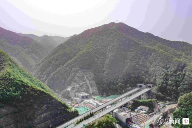 全国最长！西十高铁秦岭马白山隧道贯通(图3)
