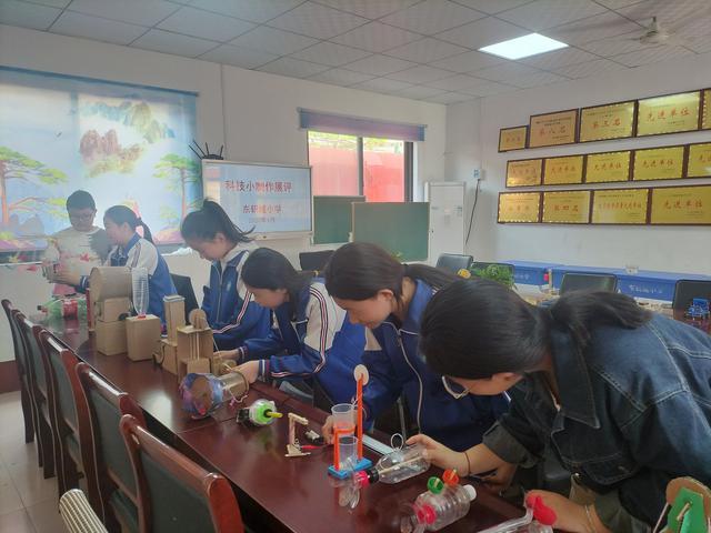 济源：东轵城小学举行首届科学教育节活动