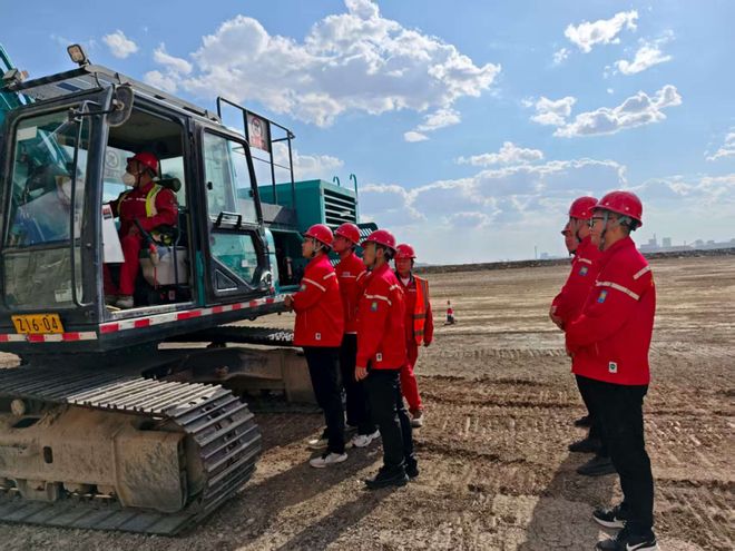 自治区重点研发任务项目团队到雪峰爆破准东分公司、昌吉子公司调研交流(图2)