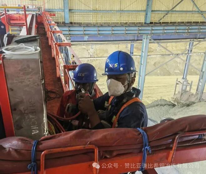 【有色丝路】自主安装创先例攻坚克难显担当——谦比希铜冶炼成功自主安装10吨桥式起重机(图3)