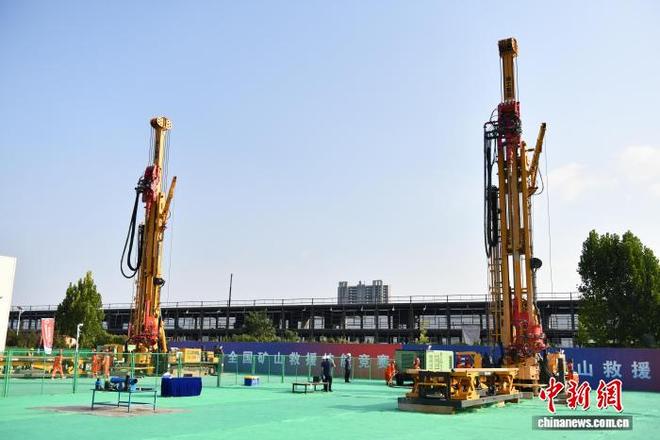 应急救援“尖兵”山东竞技展国家常备应急骨干力量新面貌(图2)