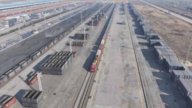 挖掘机指数：外贸三连涨港口设备工作量暴增(图6)