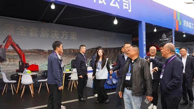 赋能绿色矿山建设临工重机携明星产品参展矿山机械设备展(图1)