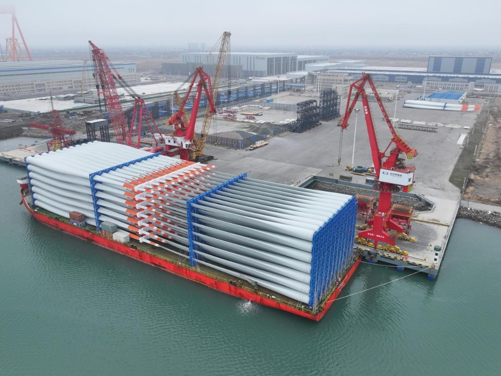 招商局集团创全国风电叶片出口单船最大装载量纪录